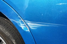 車の塗装が剥がれる原因と最適な補修方法とは？　イメージ