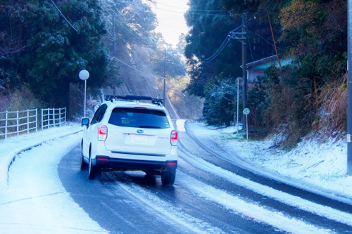 車に融雪剤が付いた時の落とし方 そのままにした場合の悪影響とは ガラスコーティング大阪 横浜