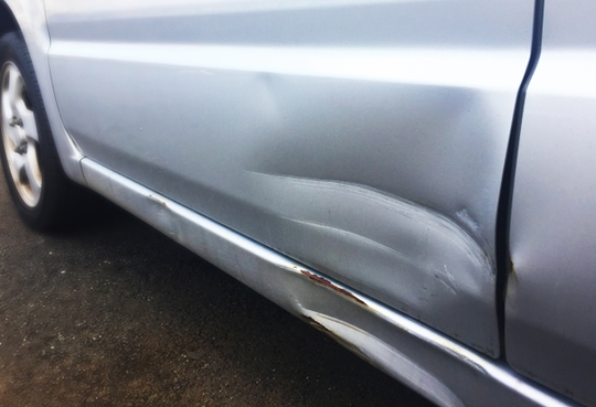 車のドアの傷は自分で補修できる 傷を防ぐ方法は ガラスコーティング大阪 横浜